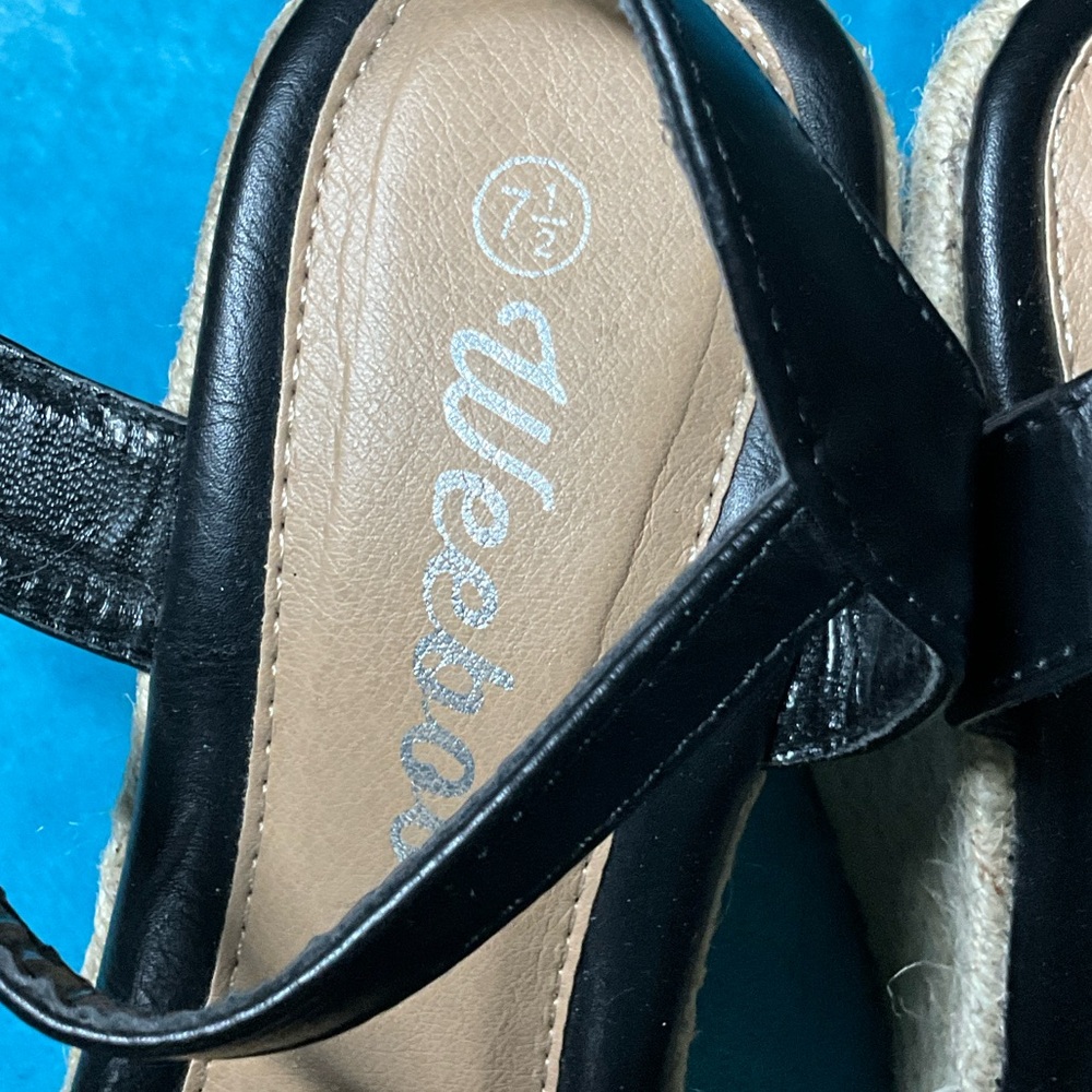 Elegant Black Espadrille Sandals - Picture 2 of 4